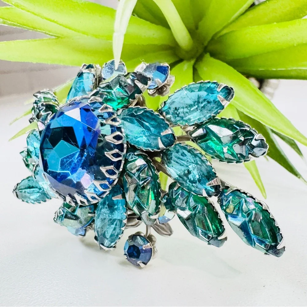 Vintage 50s Judy Lee Peacock Blue Green Rhinestone 3D Layered Spray Brooch